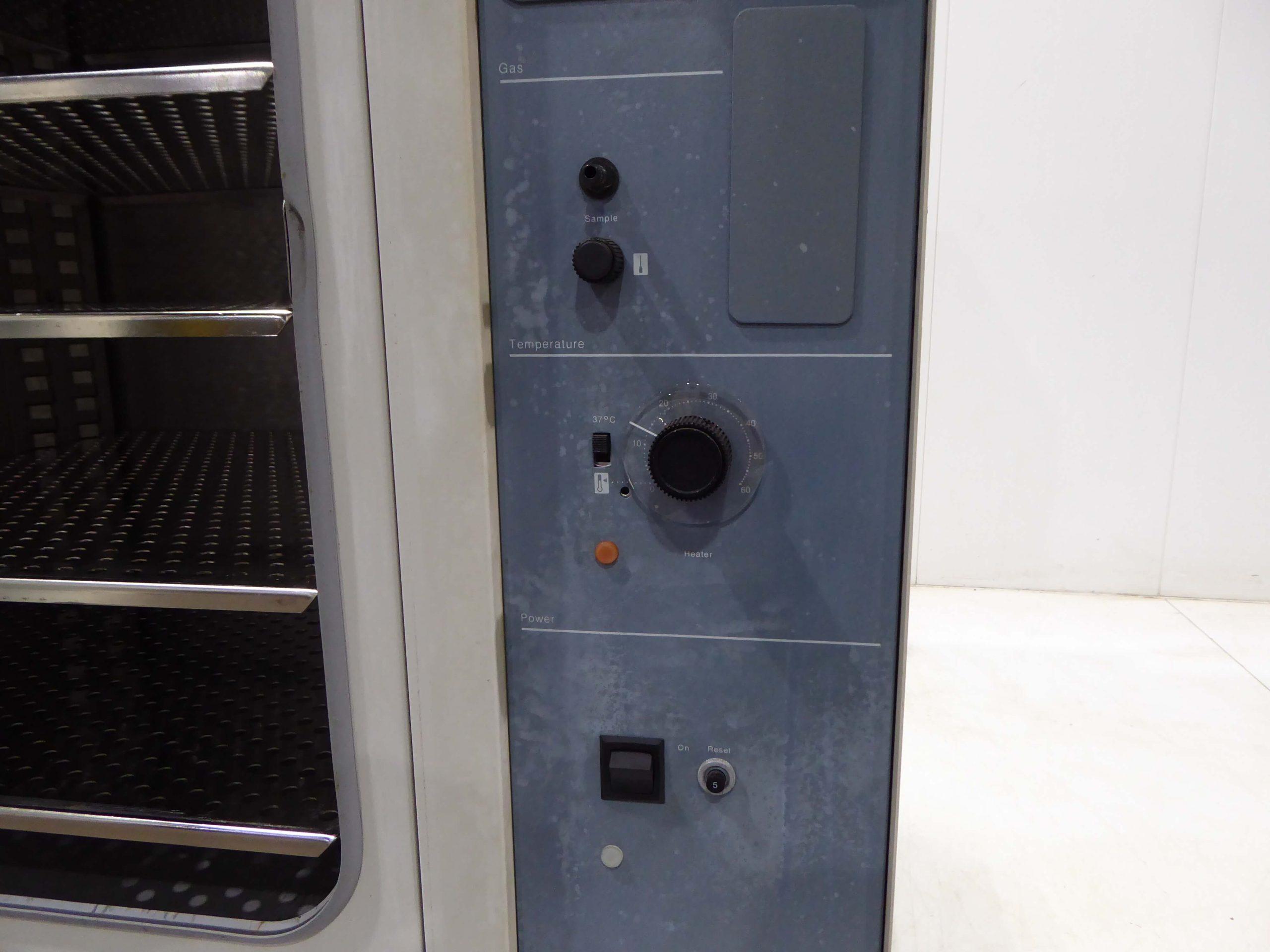 Forma Scientific Model 2546 Incubator LE2122