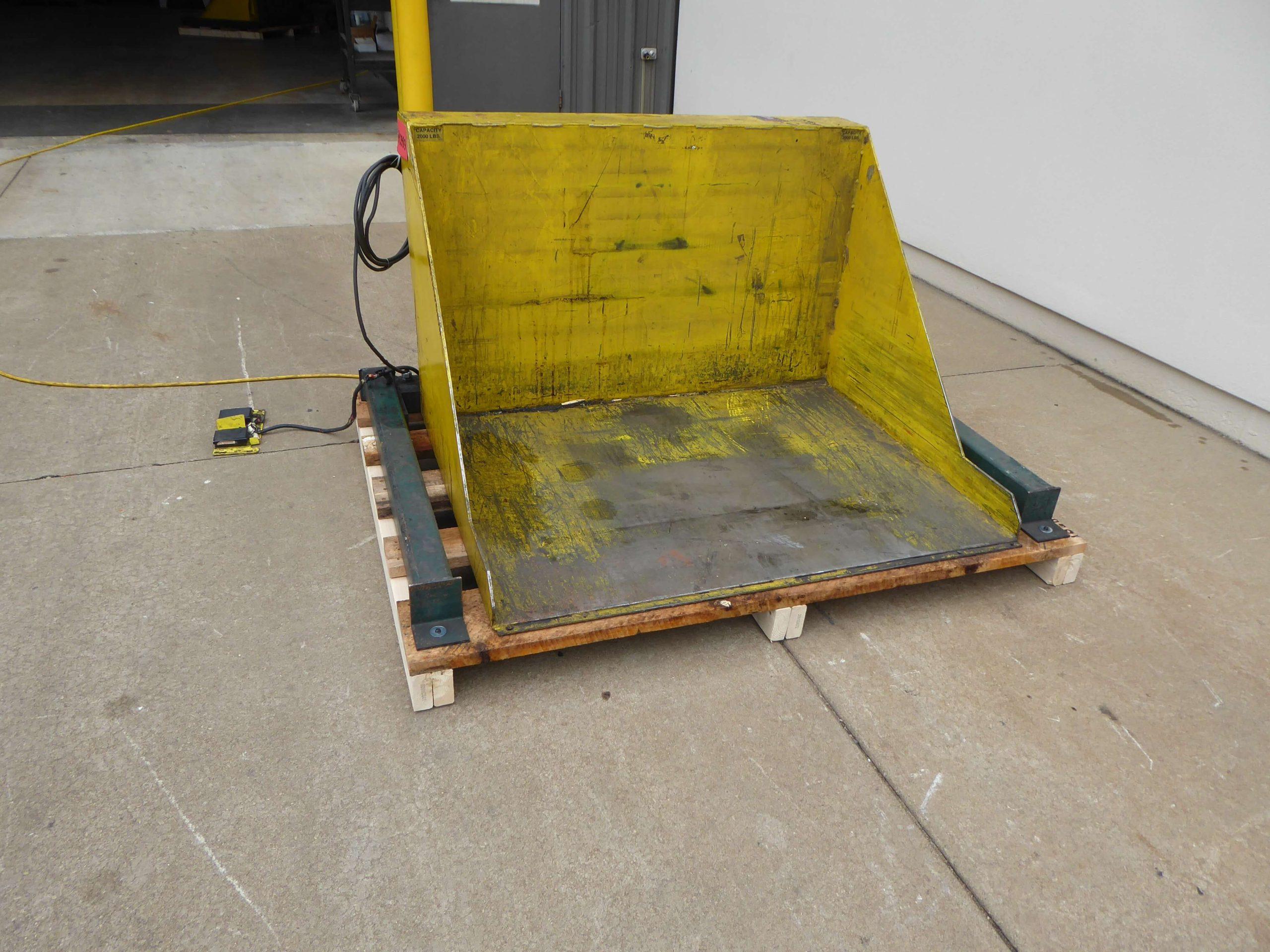Southworth 2000 lb. Capacity Pan-Style Container Tilter MH2383