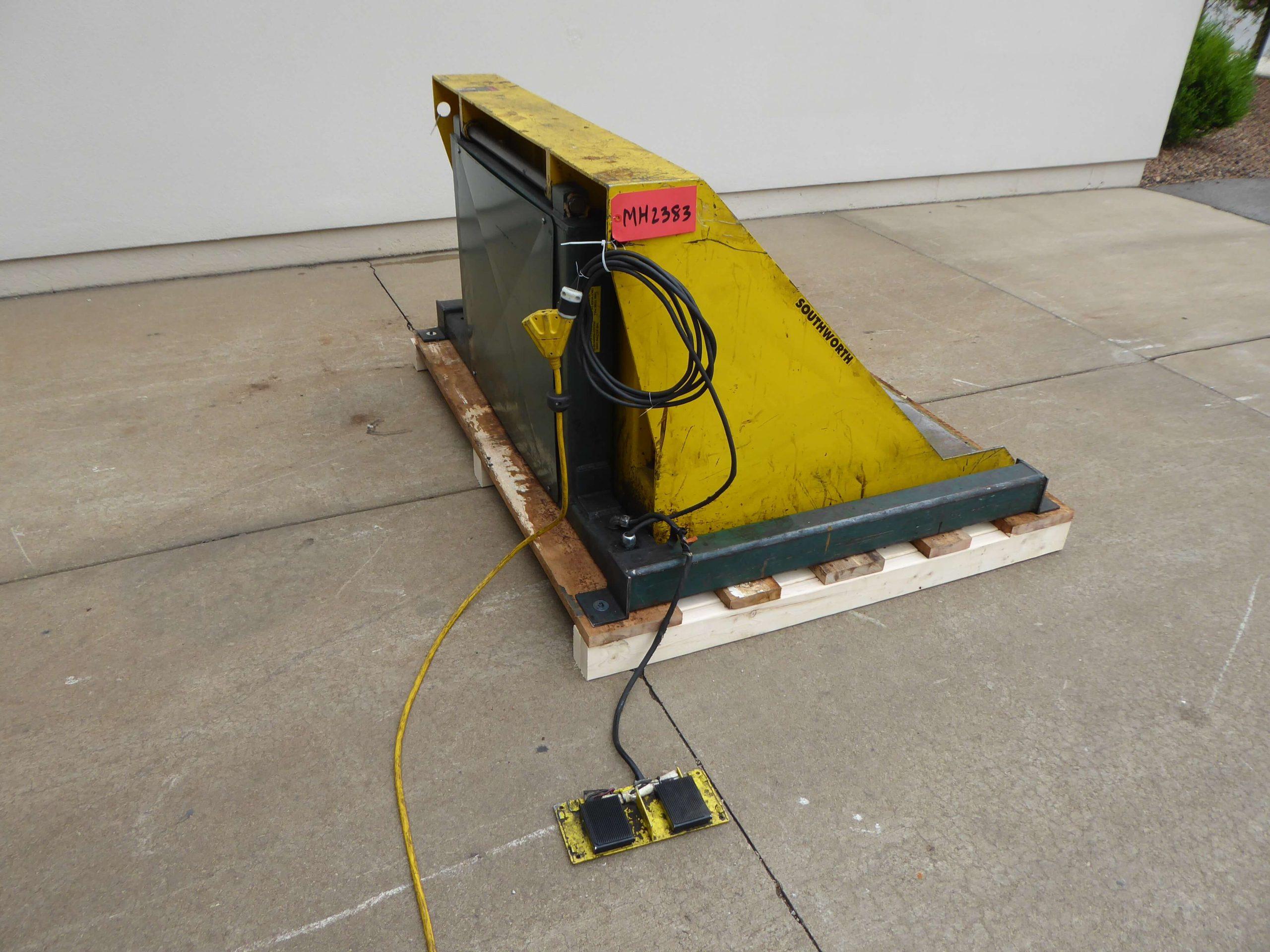 Southworth 2000 lb. Capacity Pan-Style Container Tilter MH2383
