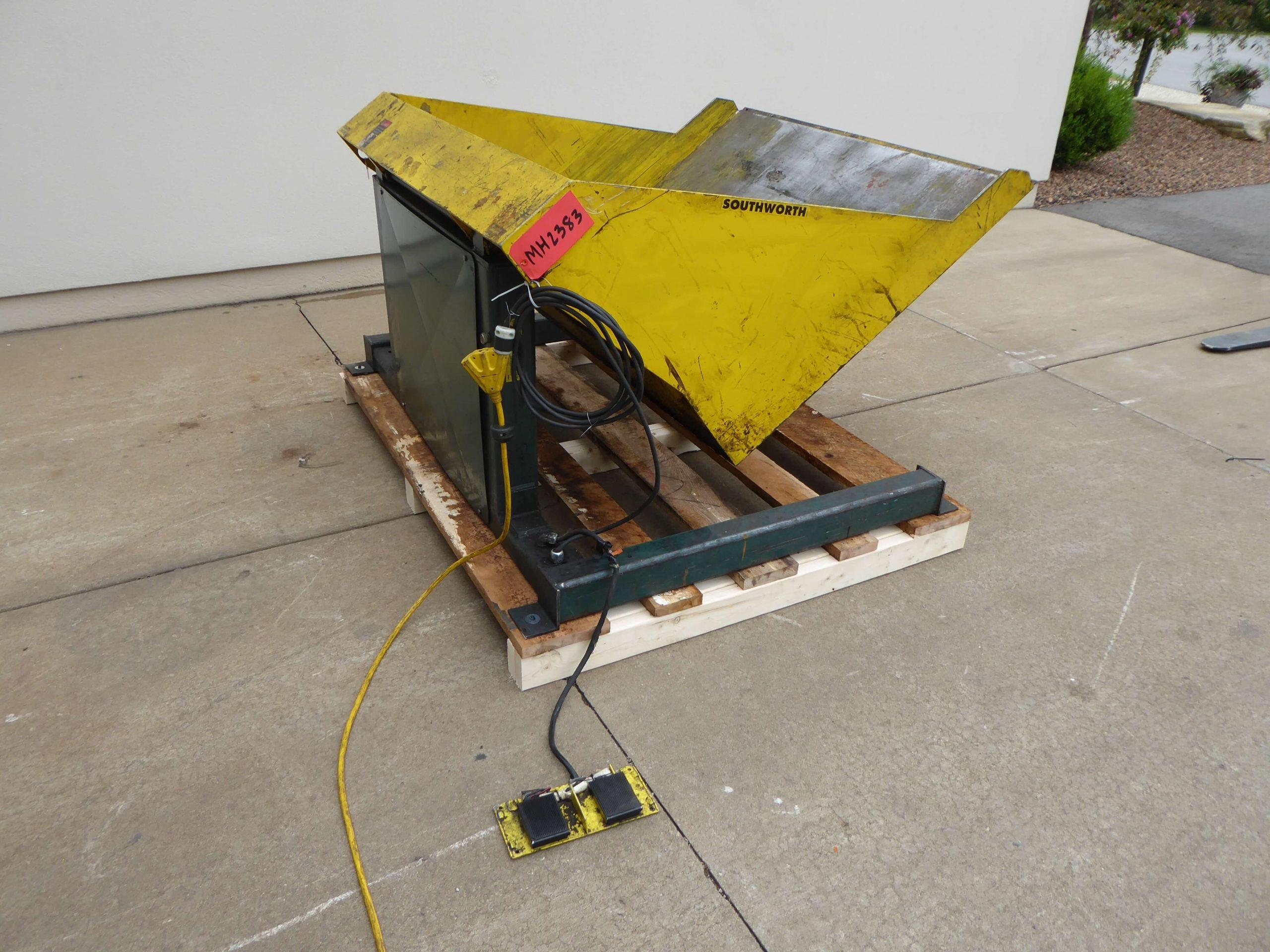 Southworth 2000 lb. Capacity Pan-Style Container Tilter MH2383