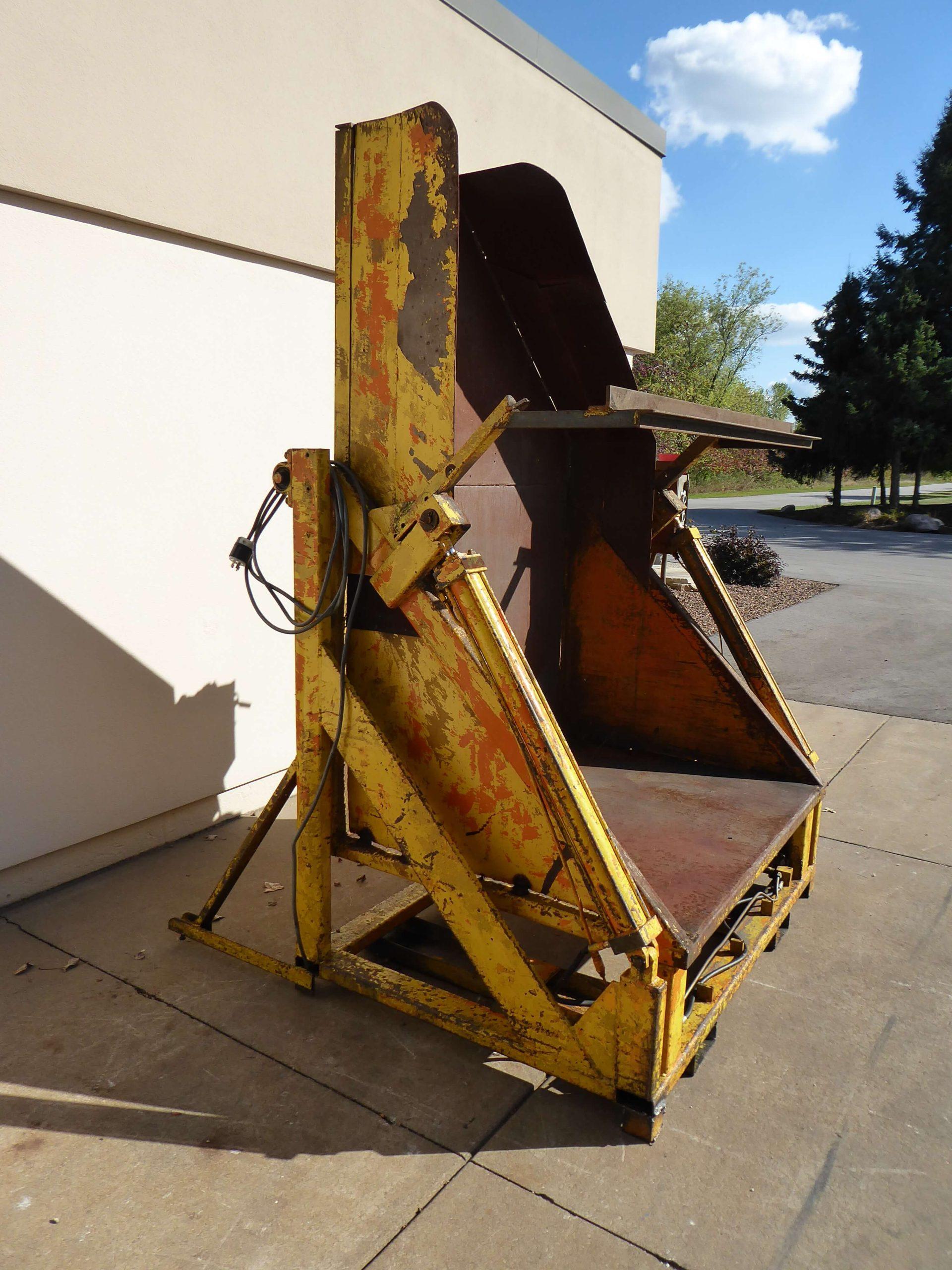 2500 lb. Capacity Automatic Dumper AH2476