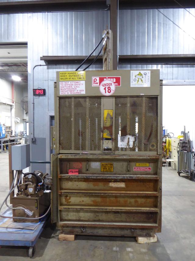 Piqua Golden Giant Baler MH2388
