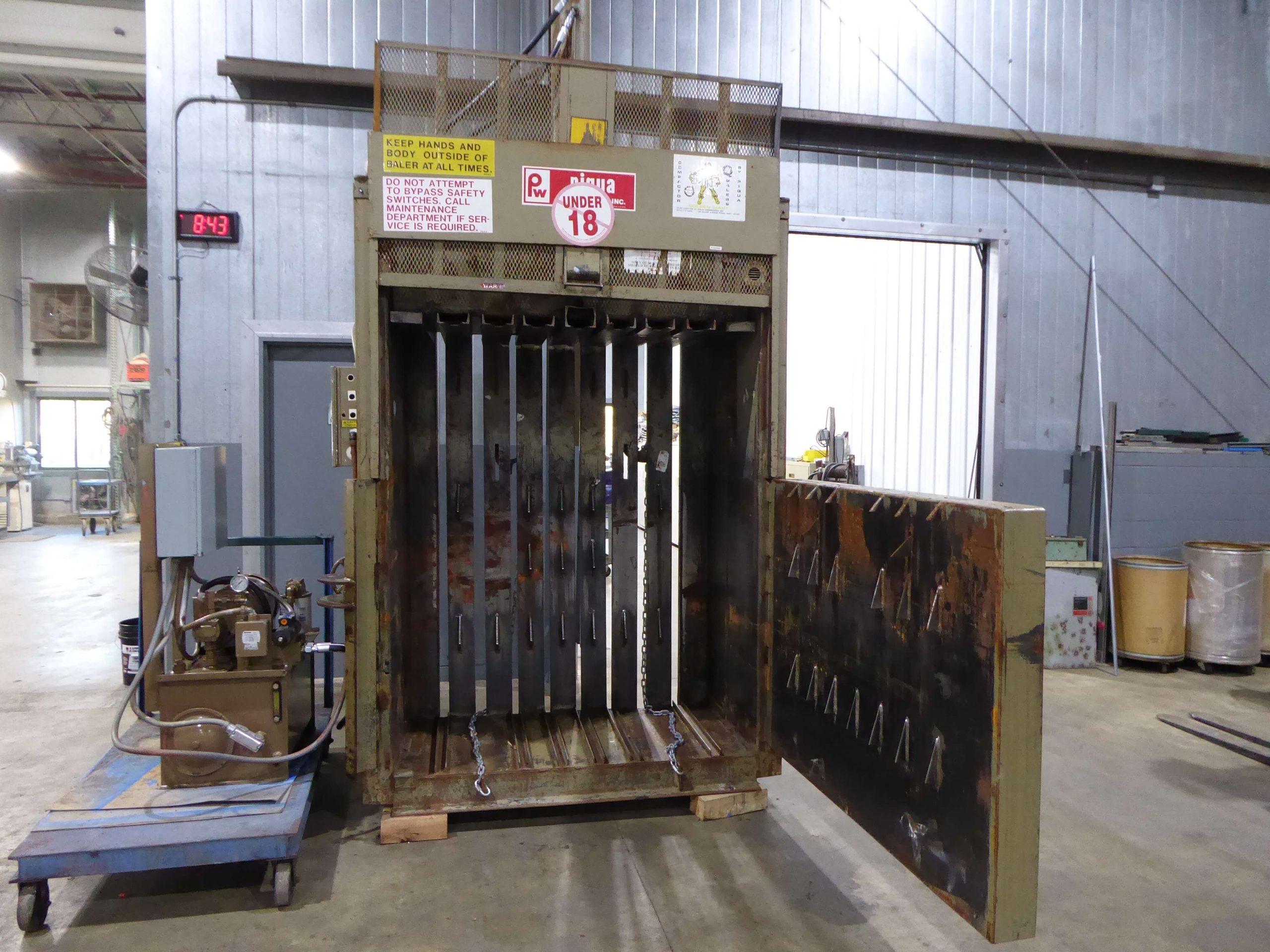 Piqua Golden Giant Baler MH2388