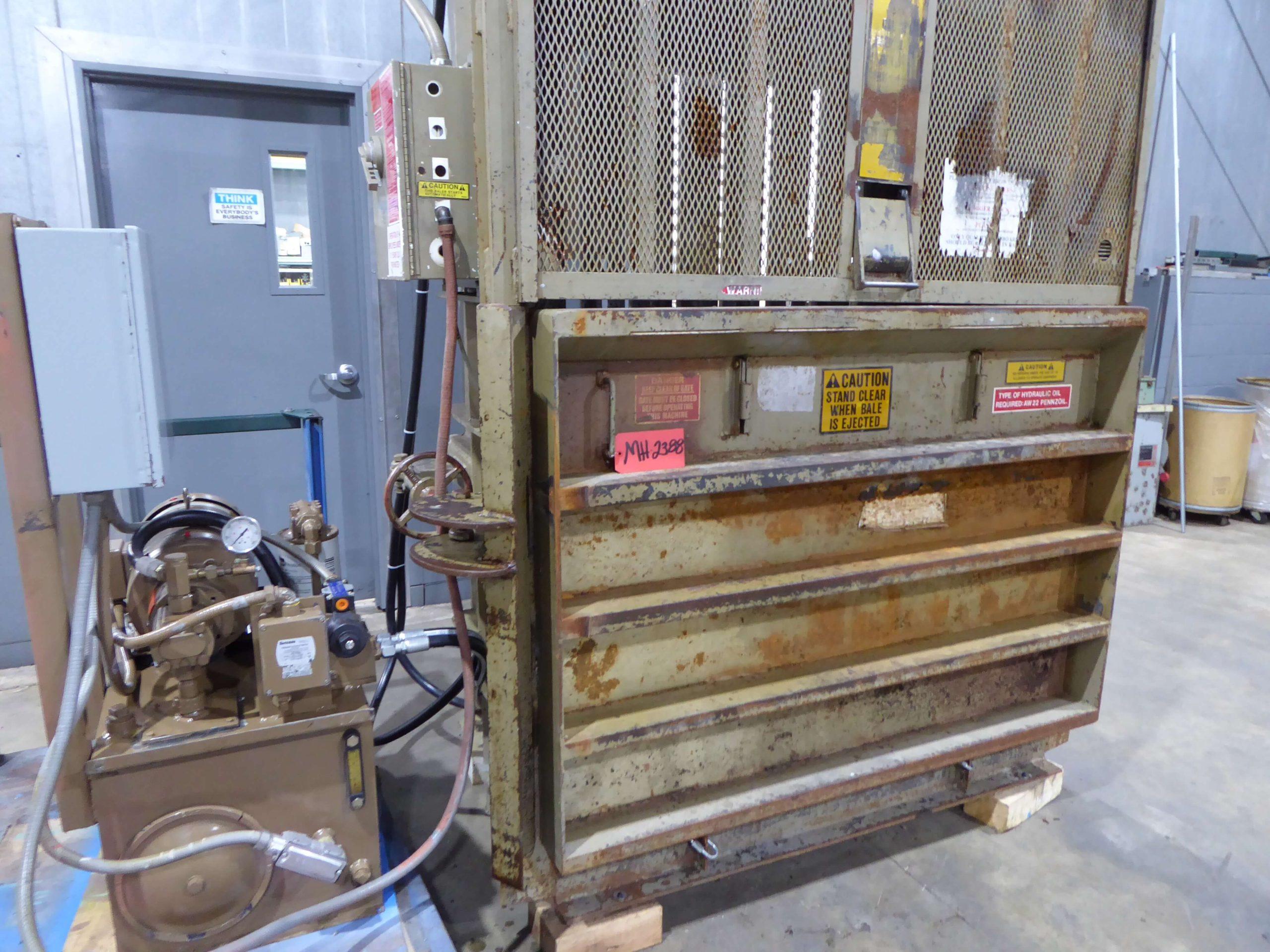 Piqua Golden Giant Baler MH2388