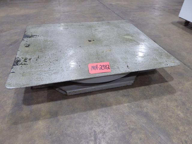 2000 lb. Capacity Pneumatic Pallet Lifter MH2392