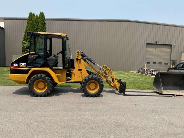 Caterpillar 8,000 Capacity Model 908 Wheel Loader with Bucket FL2078