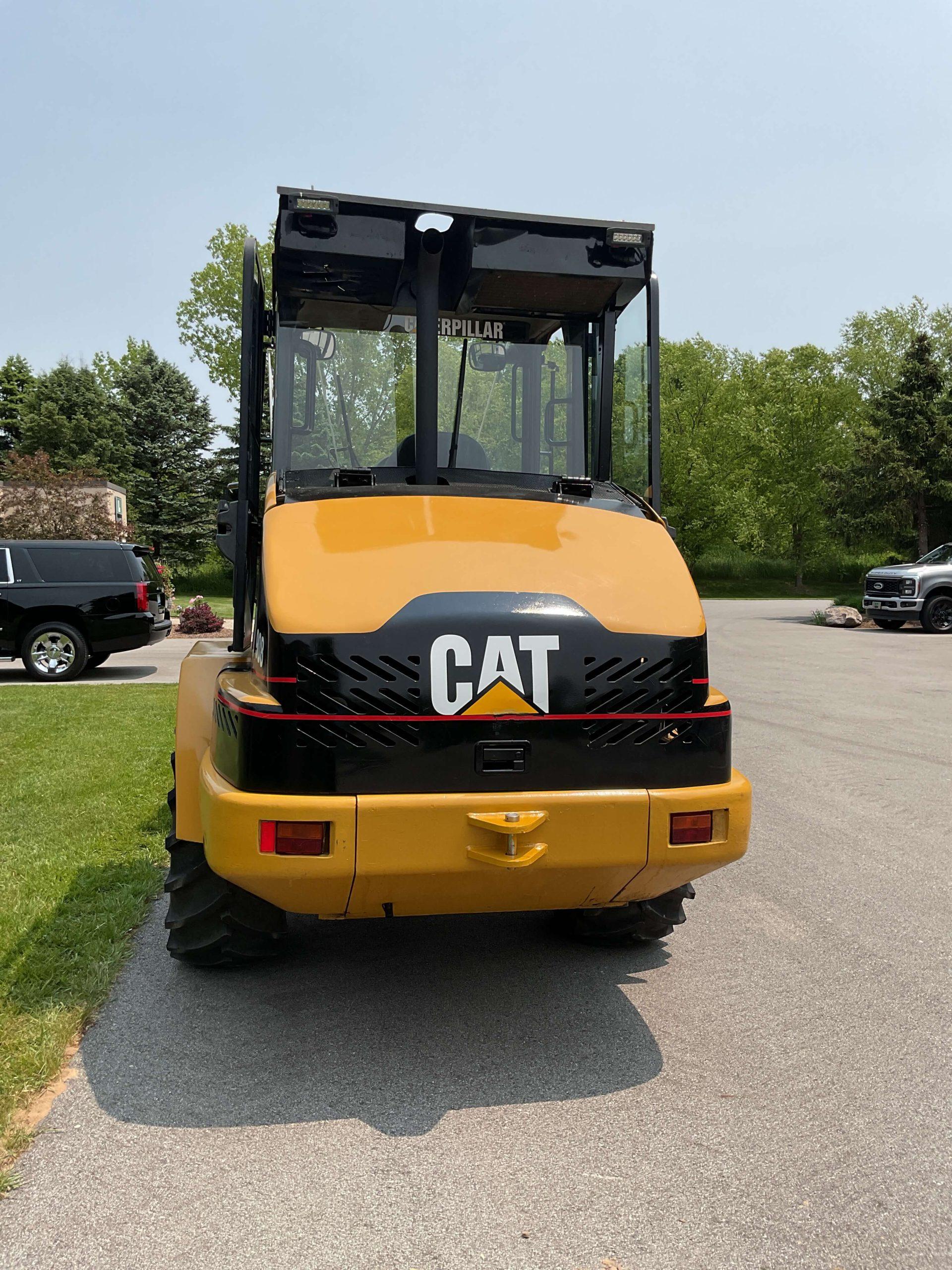 Caterpillar 8,000 Capacity Model 908 Wheel Loader with Bucket FL2078