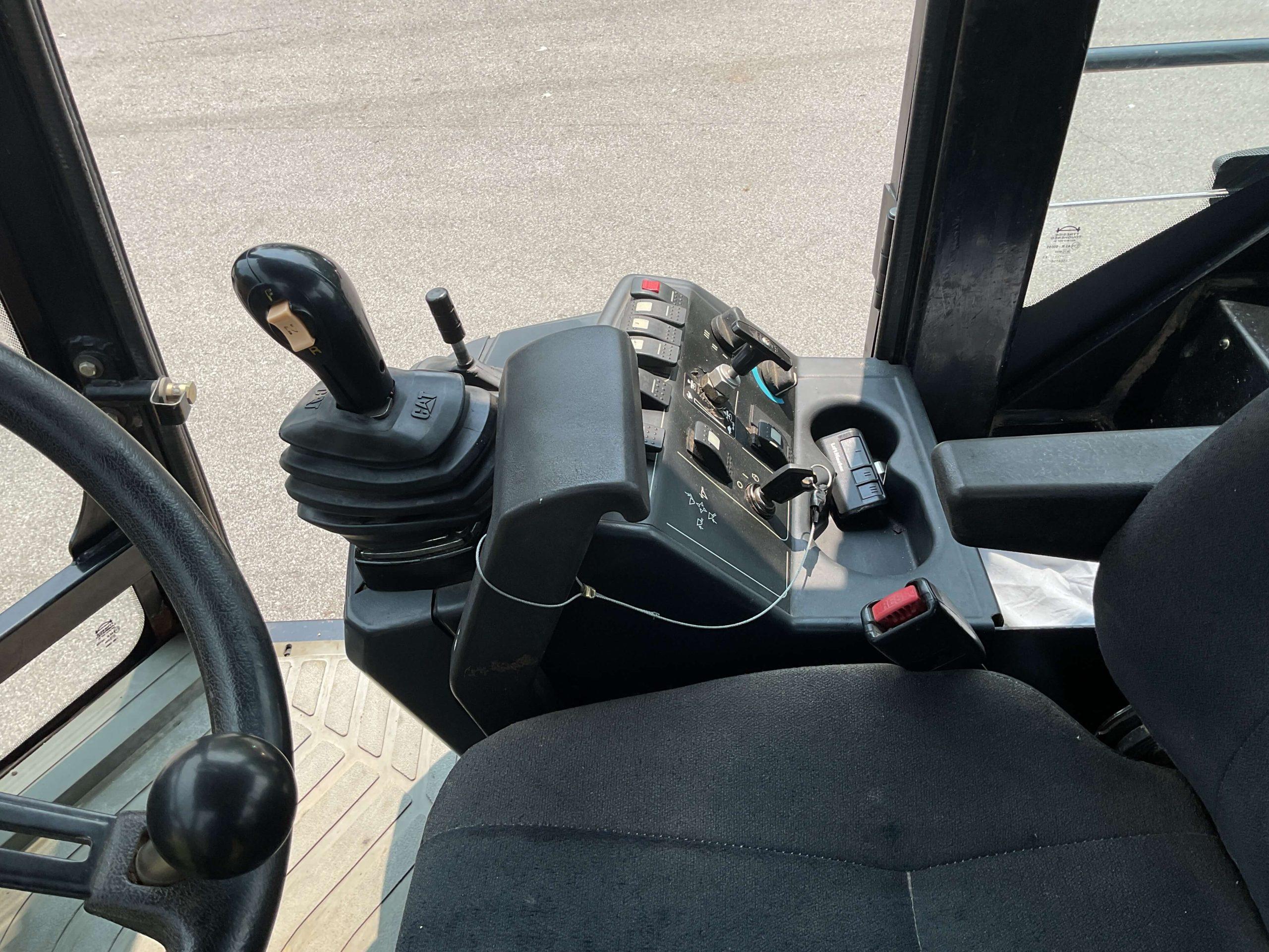 Caterpillar 8,000 Capacity Model 908 Wheel Loader with Bucket FL2078