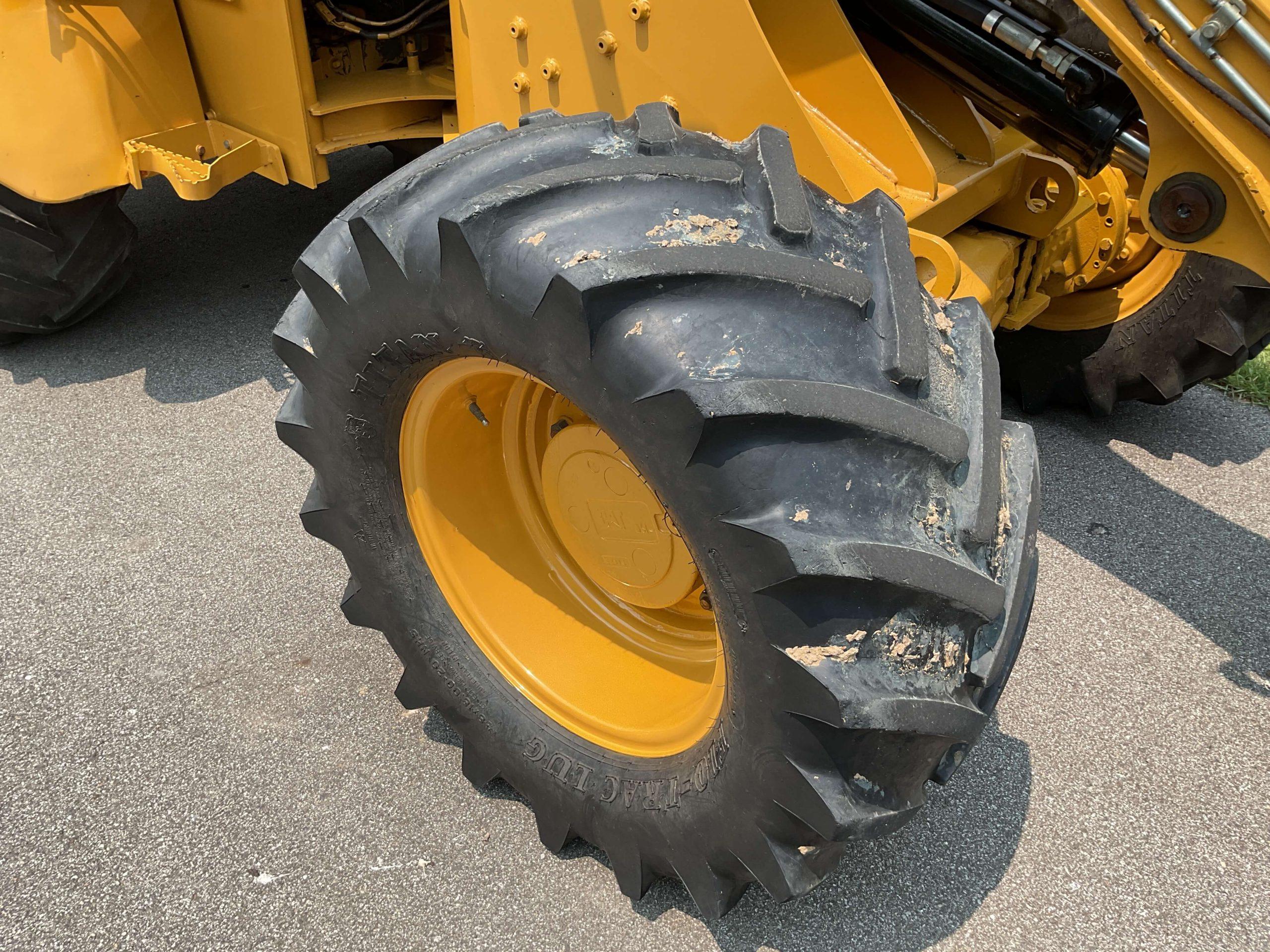 Caterpillar 8,000 Capacity Model 908 Wheel Loader with Bucket FL2078